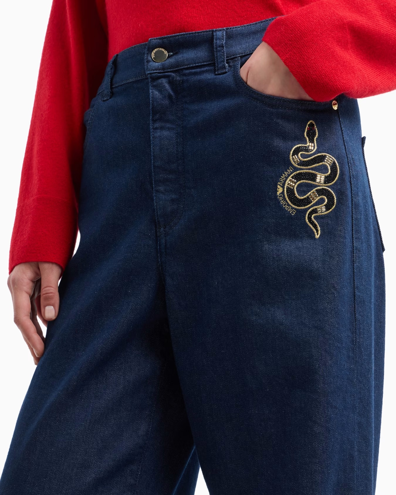 J4B medium-high waist and straight-leg denim jeans with embroidery 5 J4B medium-high waist and straight-leg denim jeans with embroidery
