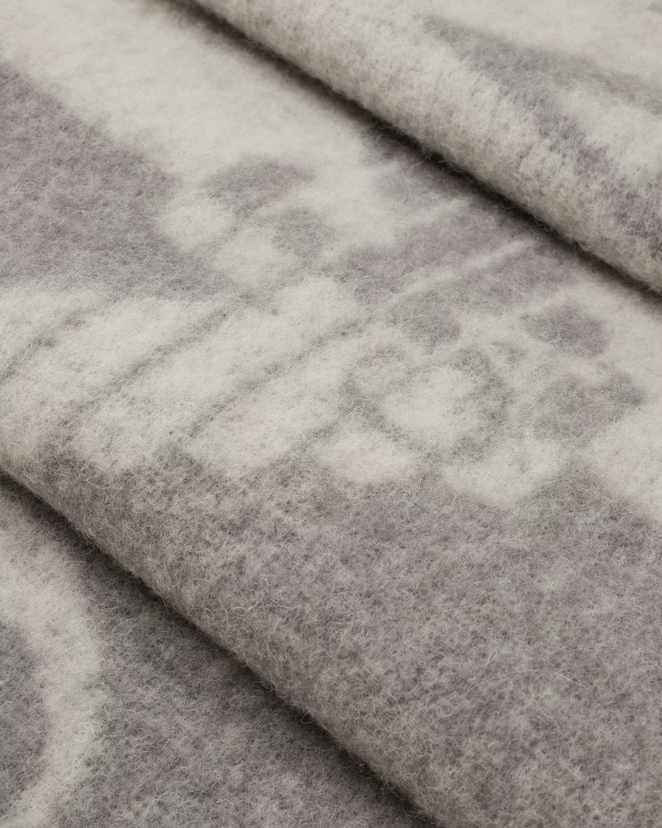 Alpaca-blend wool scarf with oversized lettering 2 Alpaca-blend wool scarf with oversized lettering