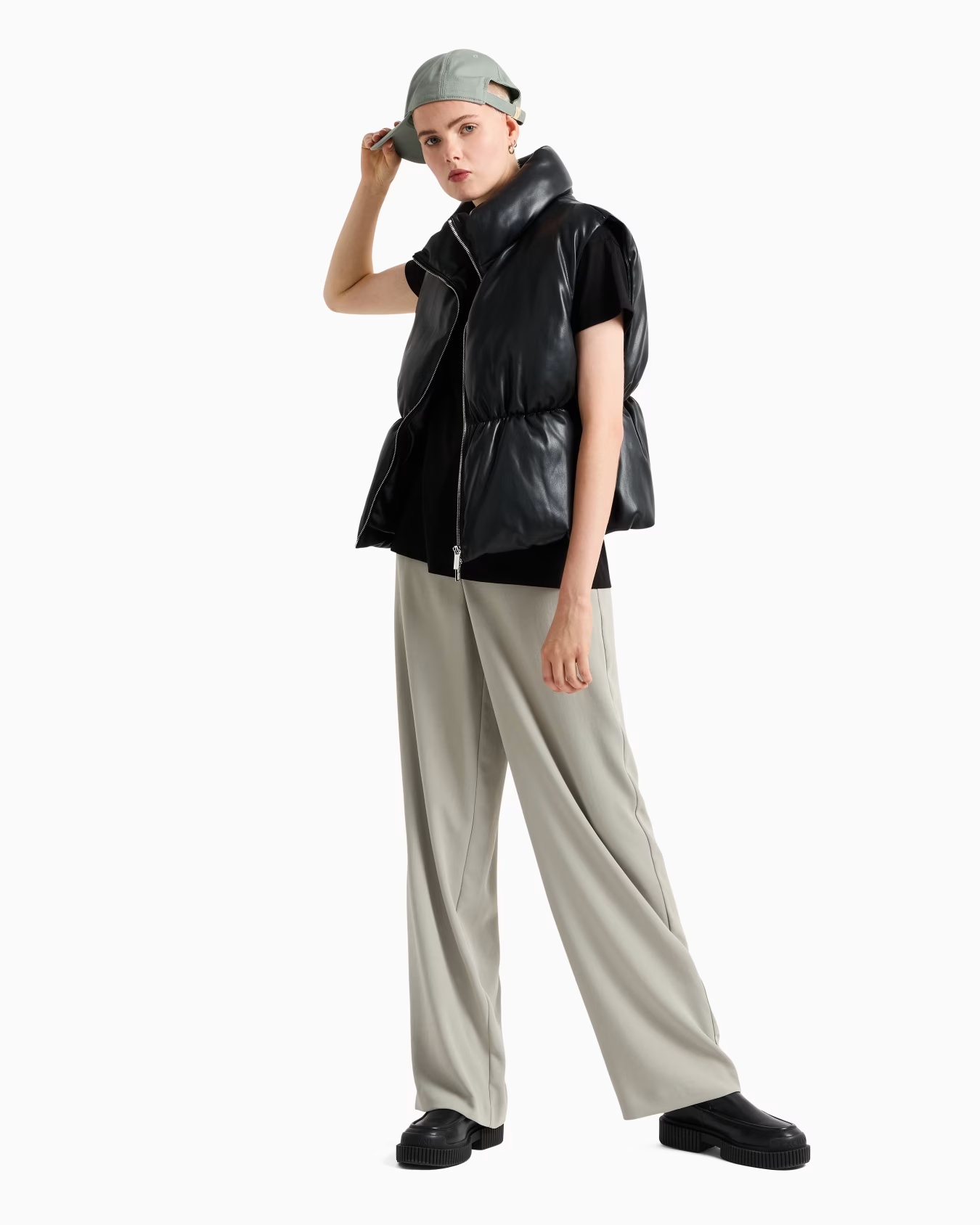 Relaxed fit T-shirt with round neck and logo 4 Relaxed fit T-shirt with round neck and logo