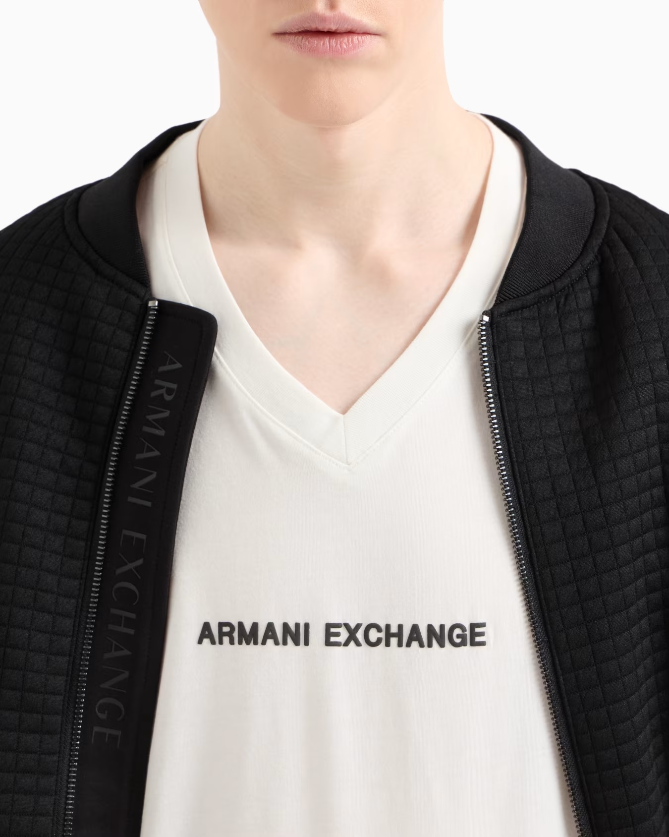 Regular fit T-shirt with V-neck 5 Regular fit T-shirt with V-neck
