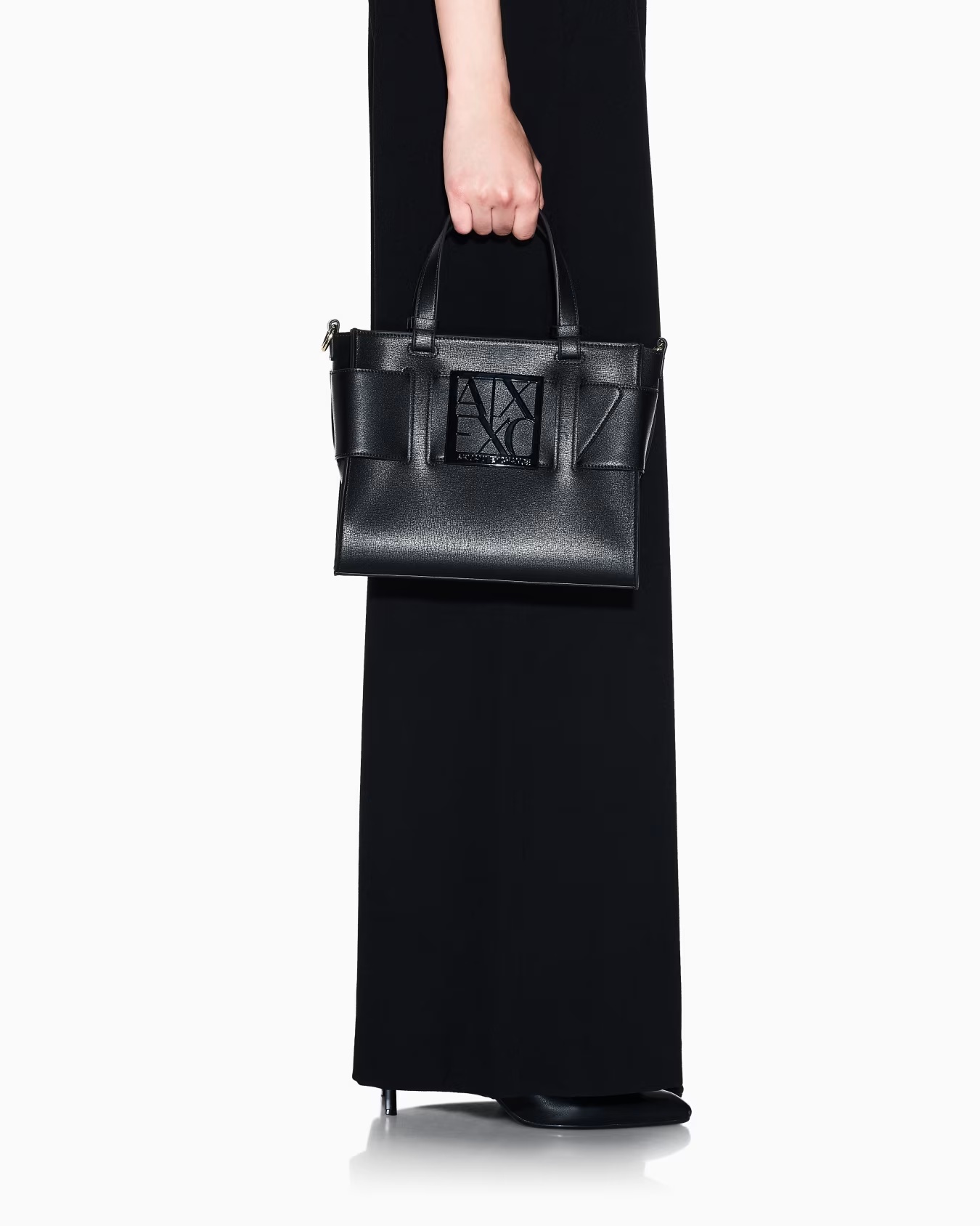 Medium tote bag with double handles and shoulder strap 7 Medium tote bag with double handles and shoulder strap