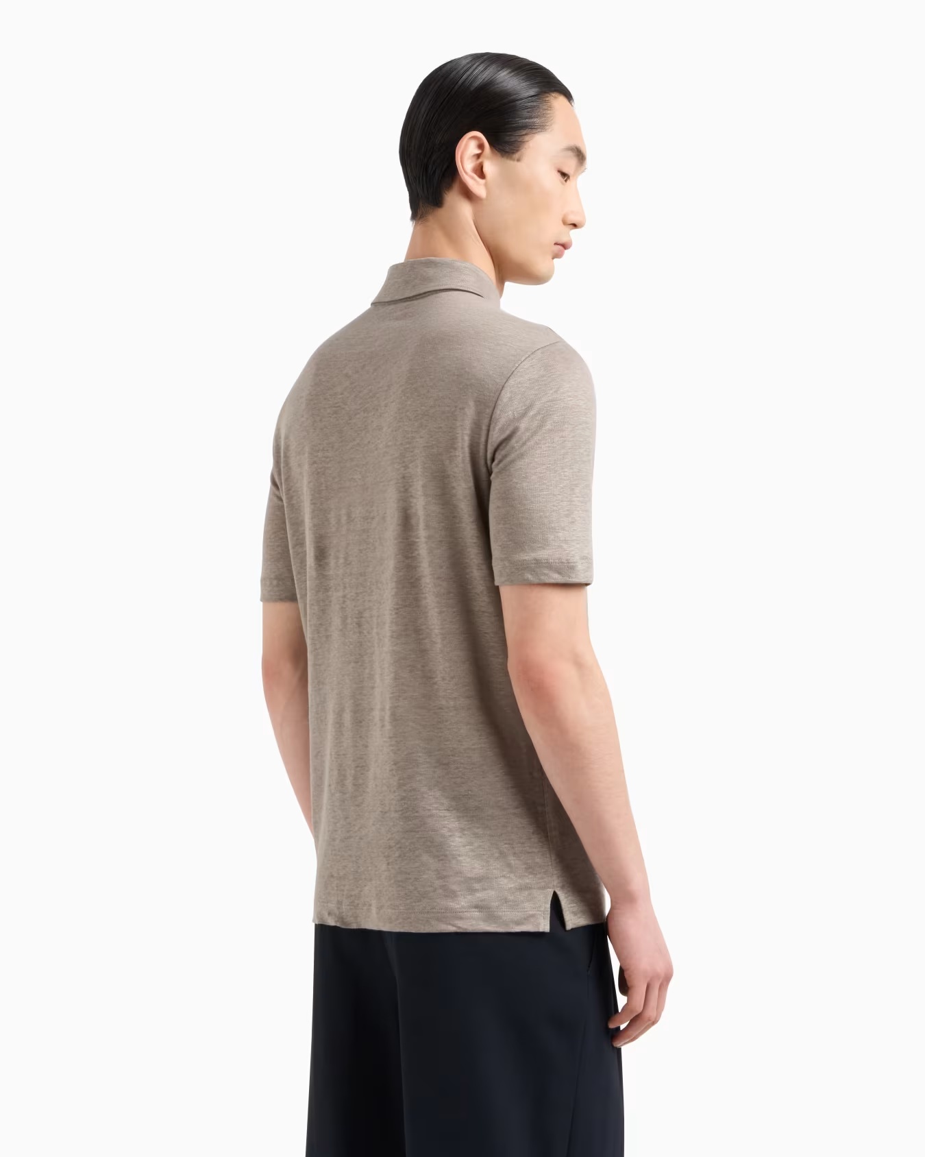 Short-sleeved polo shirt in pure linen jersey 3 Short-sleeved polo shirt in pure linen jersey
