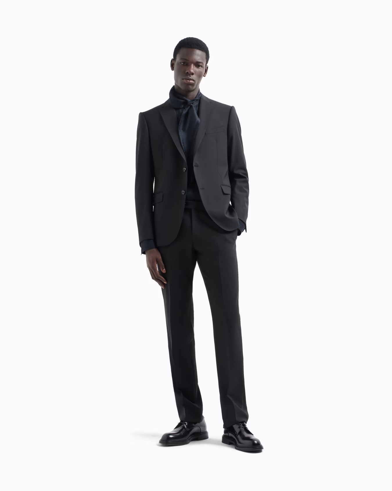 Single-breasted suit in virgin-wool two-way stretch canvas 2 Single-breasted suit in virgin-wool two-way stretch canvas