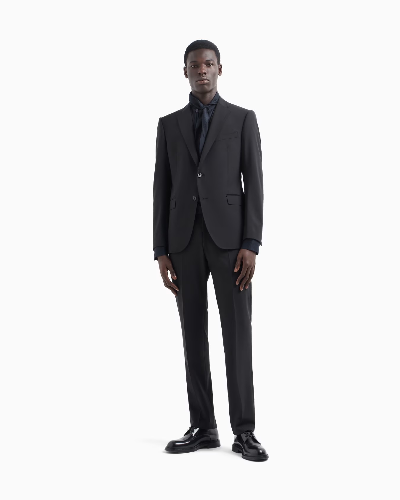 Single-breasted suit in virgin-wool two-way stretch canvas 4 Single-breasted suit in virgin-wool two-way stretch canvas