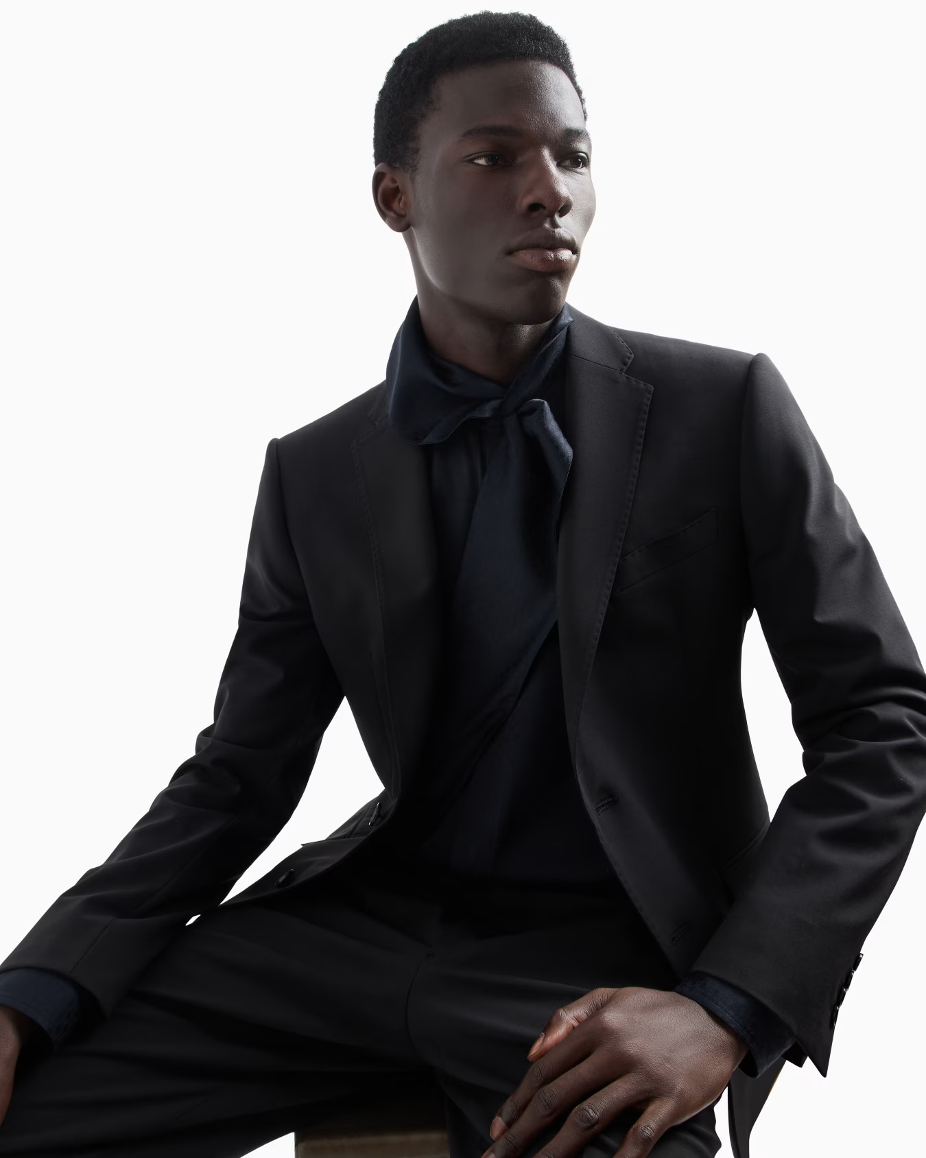 Single-breasted suit in virgin-wool two-way stretch canvas 5 Single-breasted suit in virgin-wool two-way stretch canvas