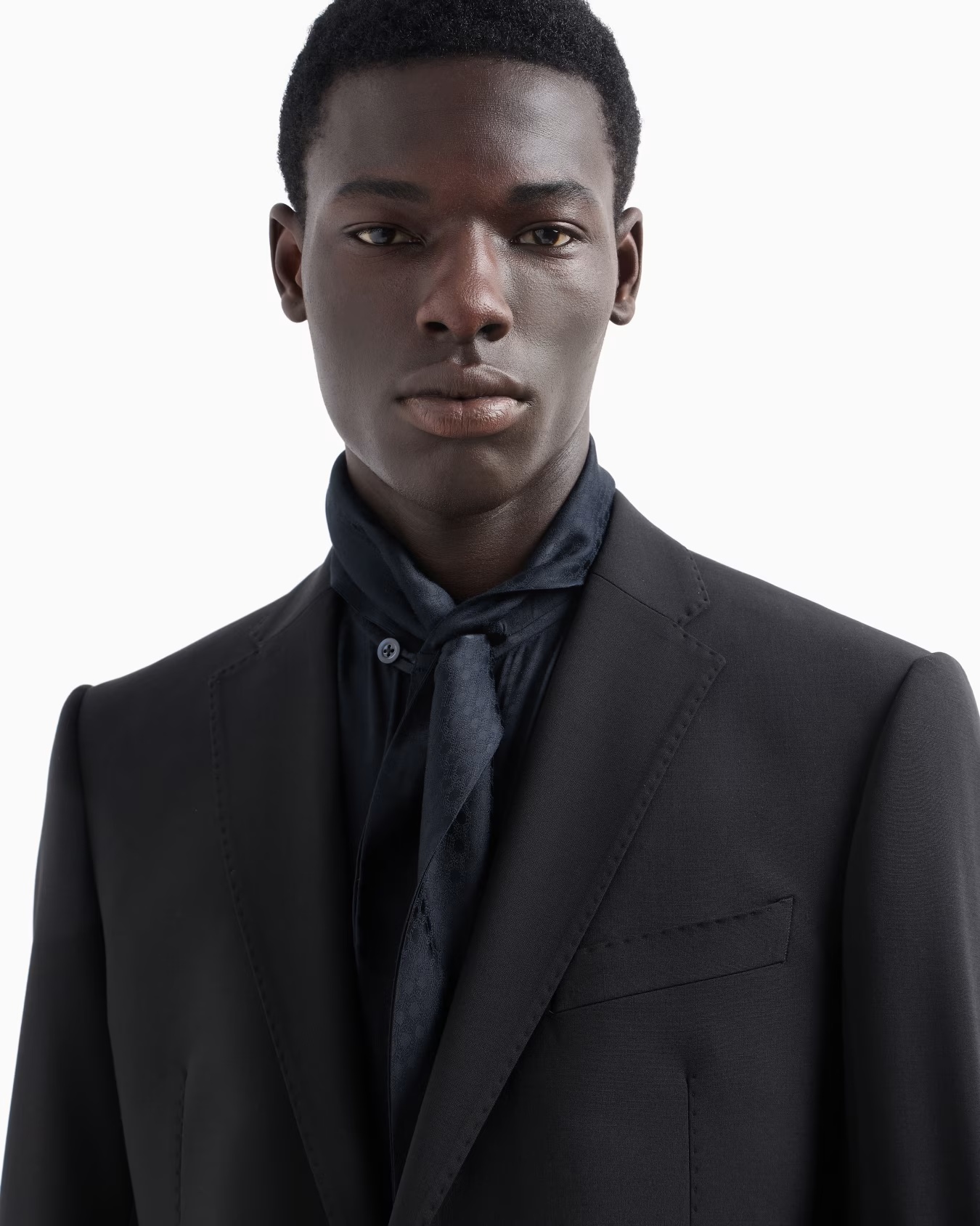 Single-breasted suit in virgin-wool two-way stretch canvas 6 Single-breasted suit in virgin-wool two-way stretch canvas