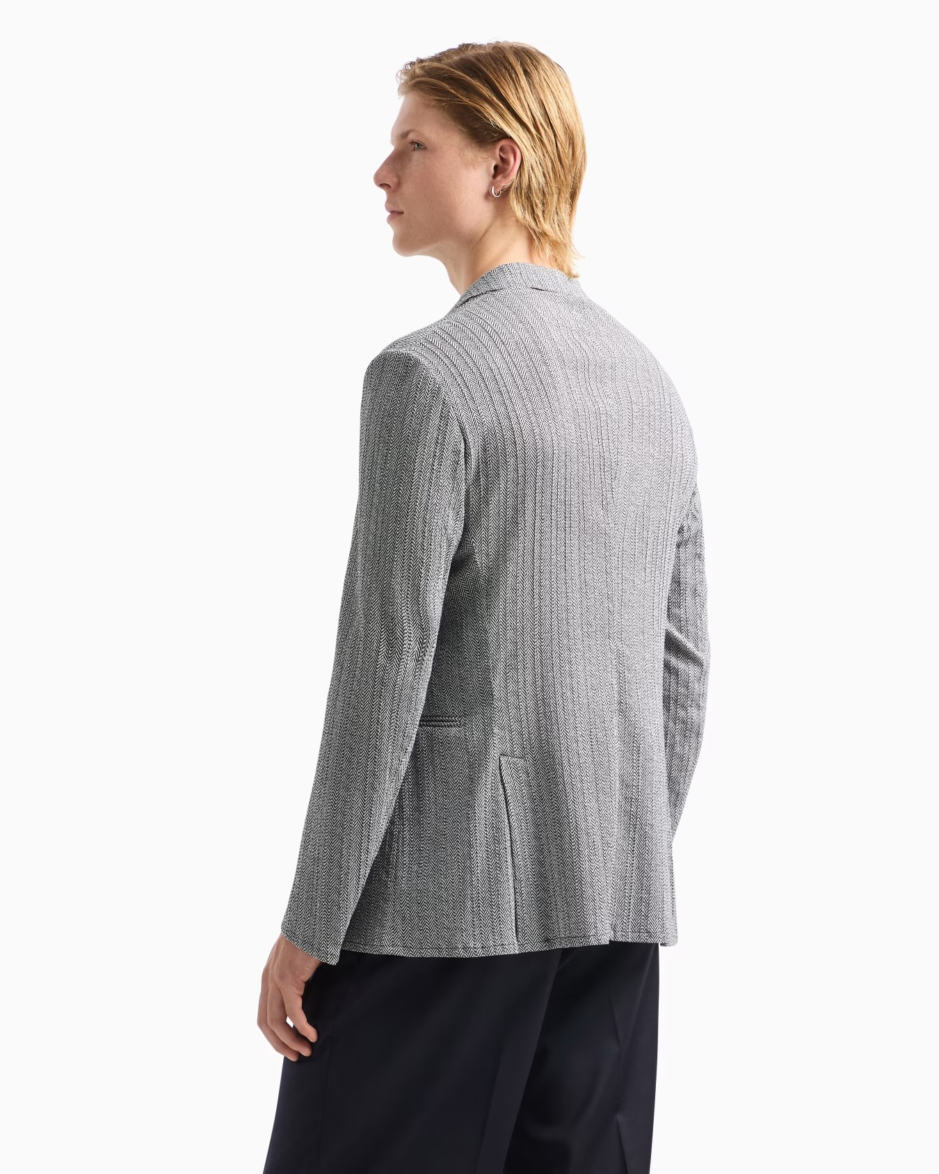 Single-breasted blazer in a chevron-print seersucker fabric 3 Single-breasted blazer in a chevron-print seersucker fabric