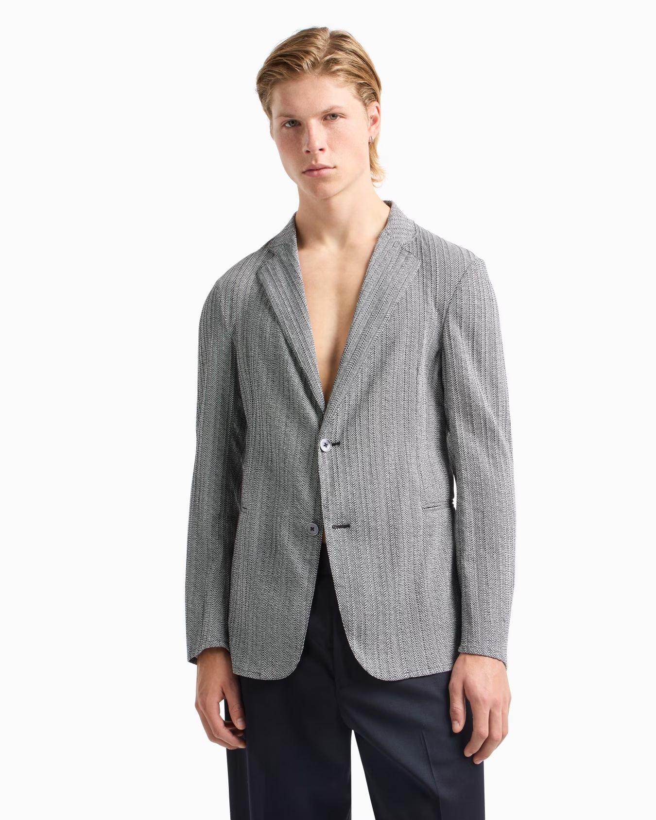 Single-breasted blazer in a chevron-print seersucker fabric 4 Single-breasted blazer in a chevron-print seersucker fabric
