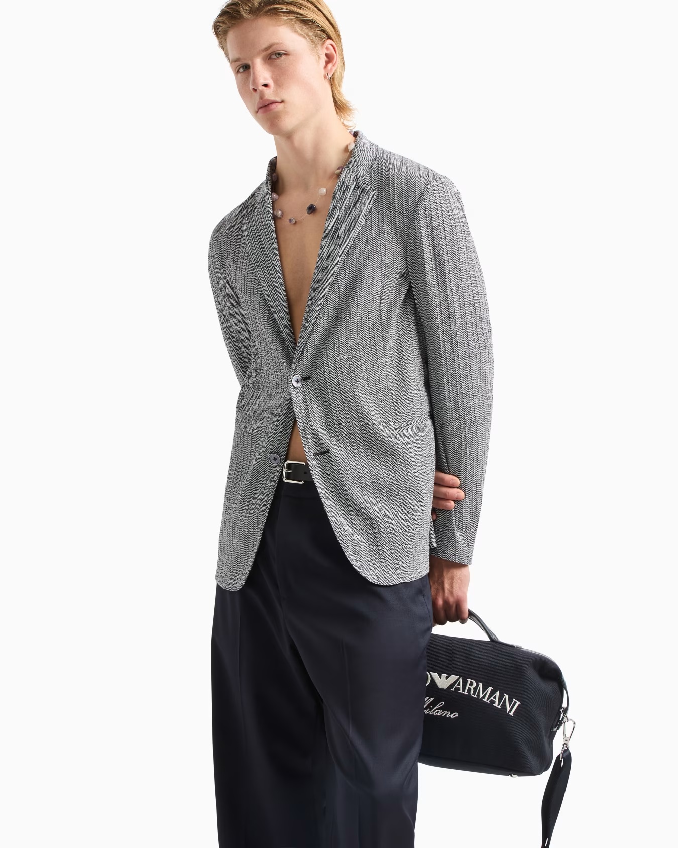 Single-breasted blazer in a chevron-print seersucker fabric 6 Single-breasted blazer in a chevron-print seersucker fabric